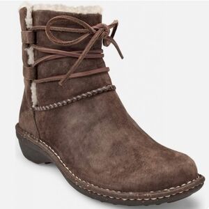 UGG Women Caspia Leather Boots Size 8